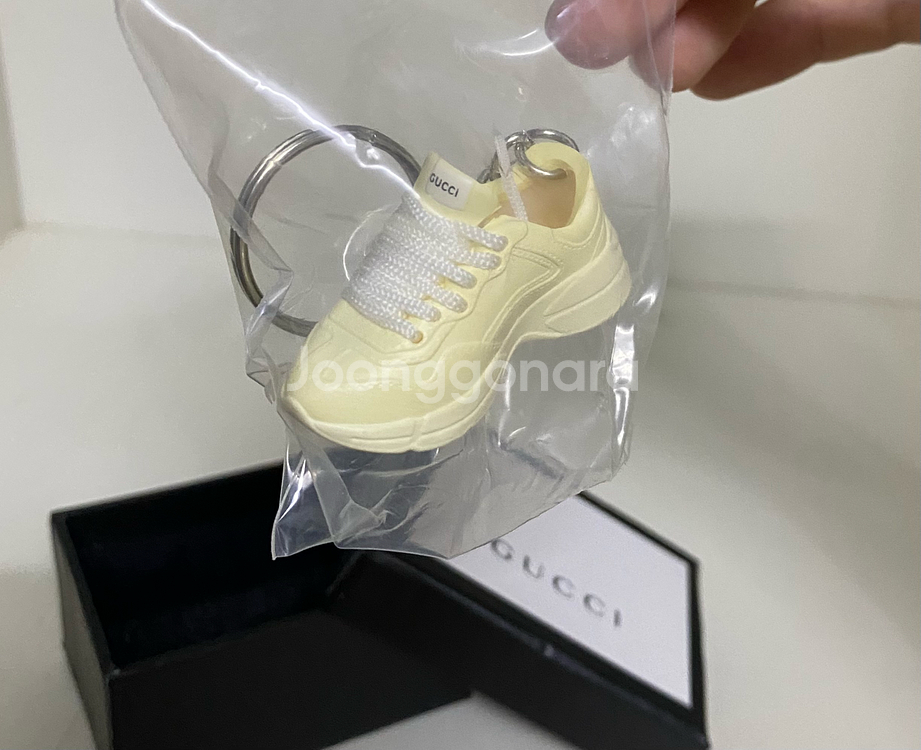 뽑기상품) 구찌 딸기 신발 미니어쳐 키링--2