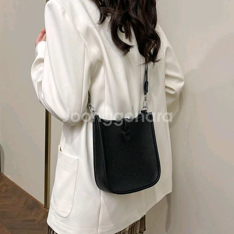 H 로고 크로스백--5