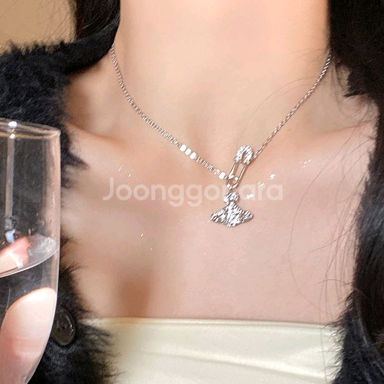 비비안웨스트우드 크리스탈 목걸이--2