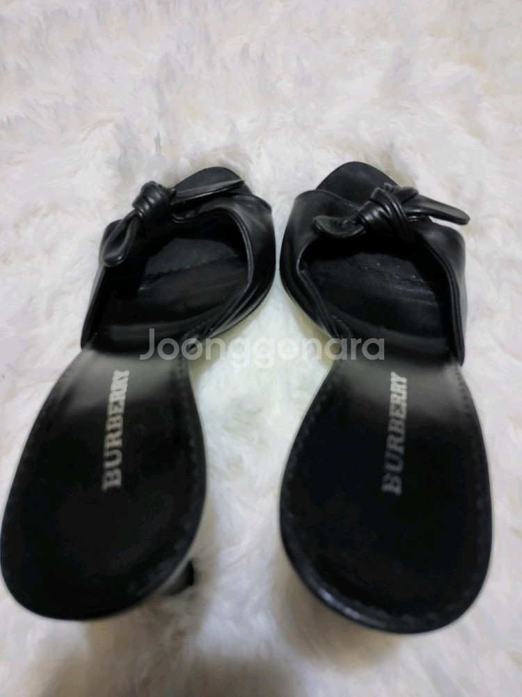 버버리여성 블랙 레더 뮬36(정품)--3