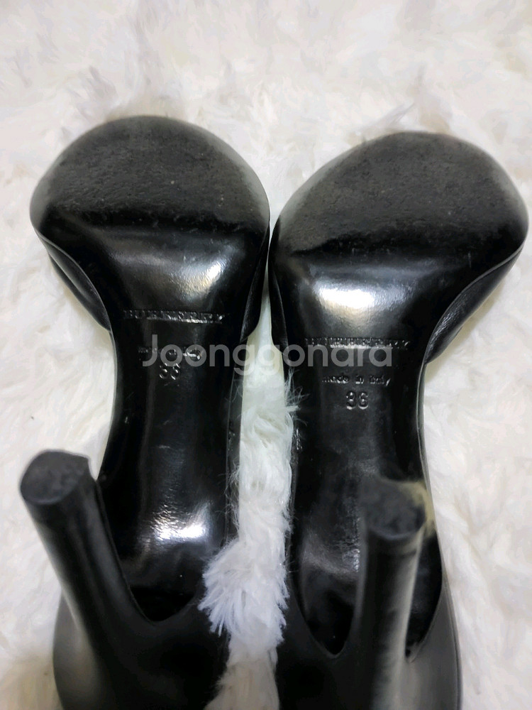 버버리여성 블랙 레더 뮬36(정품)--8