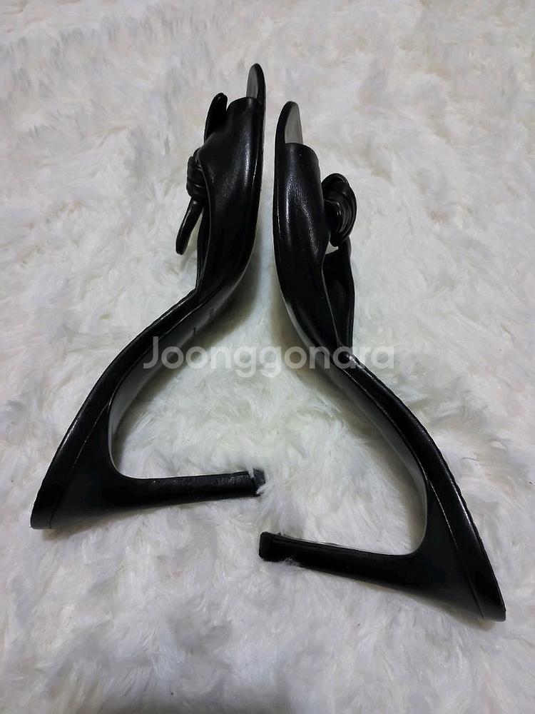 버버리여성 블랙 레더 뮬36(정품)--5