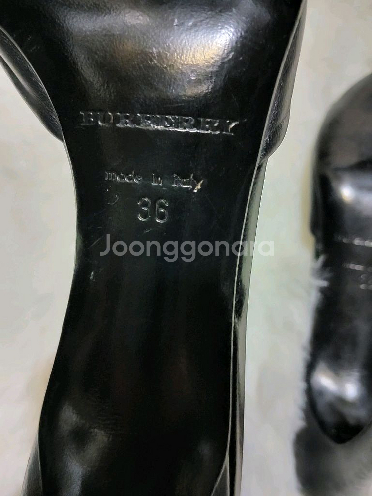 버버리여성 블랙 레더 뮬36(정품)--9