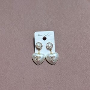 샤넬 하트 진주 귀걸이