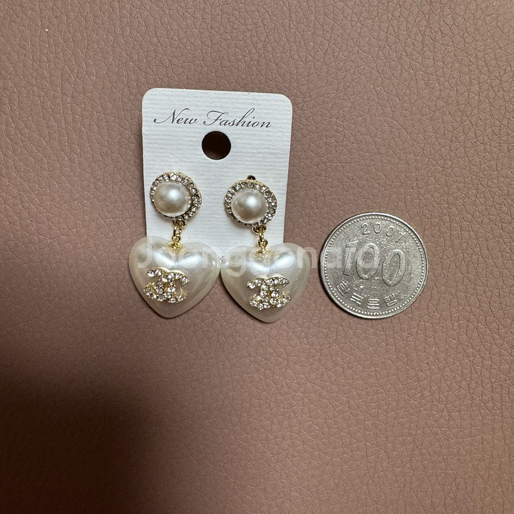 샤넬 하트 진주 귀걸이--3