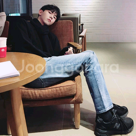 뉴발란스 990v4 트리플블랙 280--5