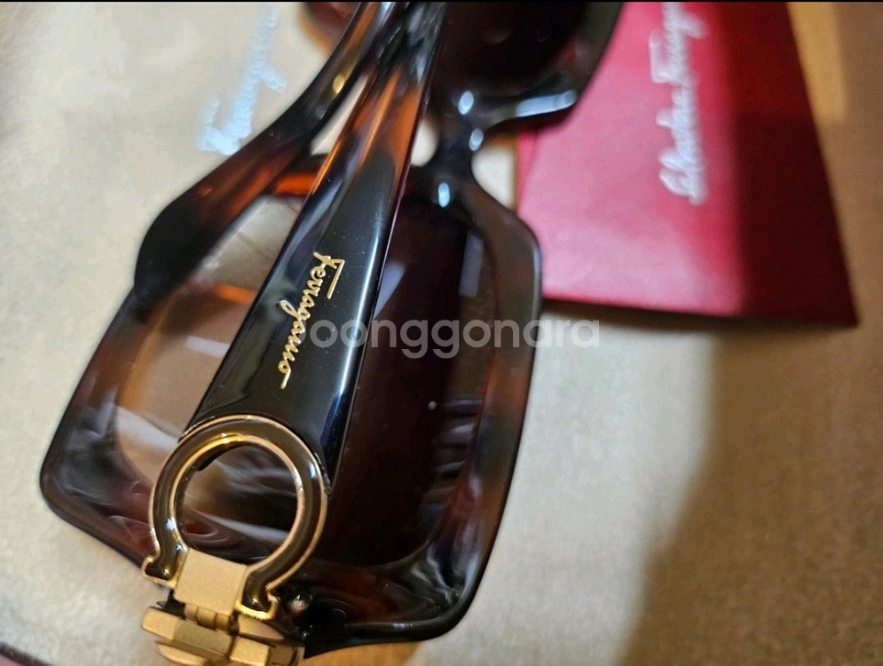 살바토레 페라가모 선글라스--2