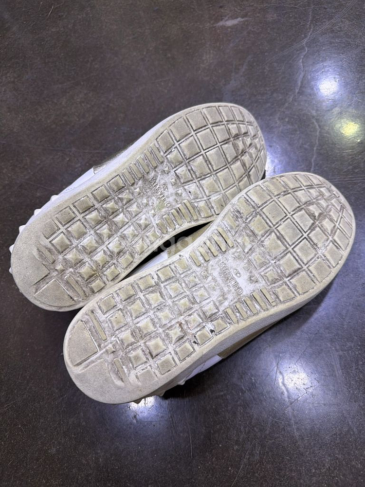 발렌티노 히든 락스터드 화이트 골드 스니커즈 41.5--7