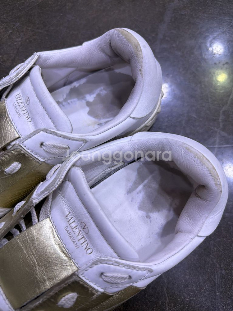 발렌티노 히든 락스터드 화이트 골드 스니커즈 41.5--8