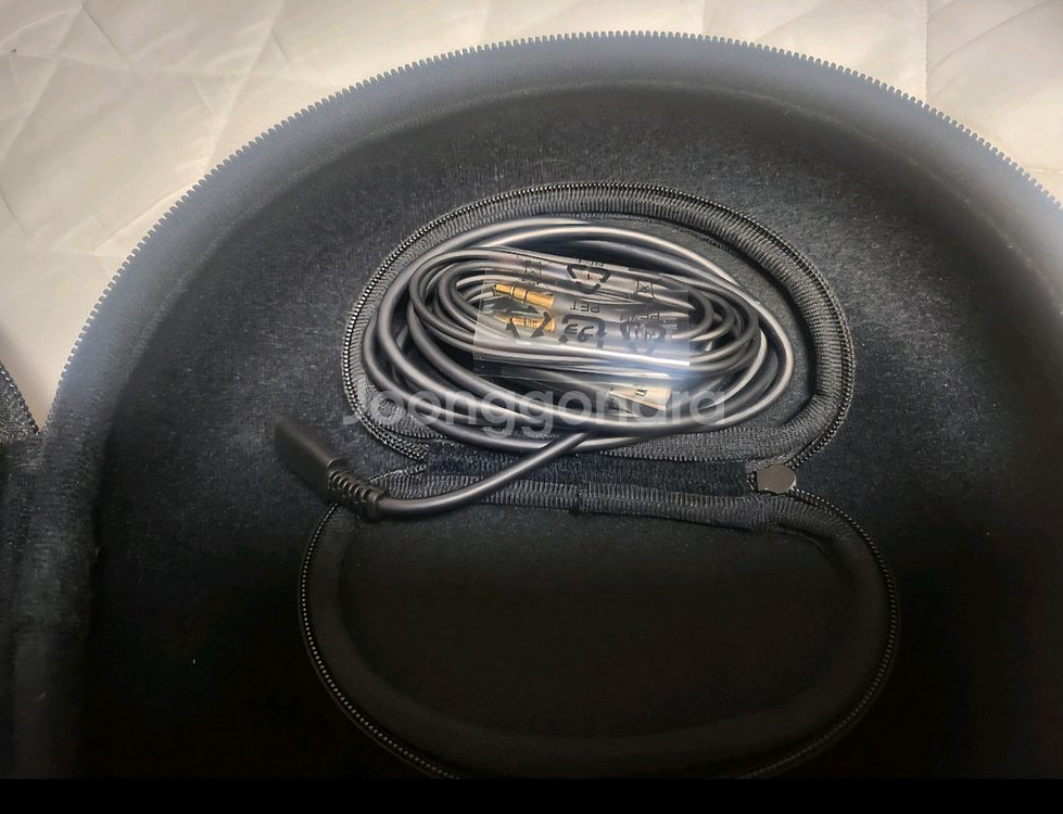 [거의새것] 벤츠 블루투스 노이즈캔슬링 헤드폰 팝니다.--5