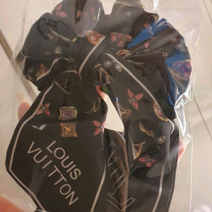 루이 실크 스카프 머리끈