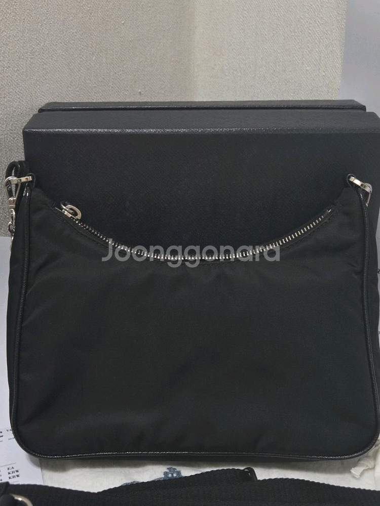 [새상품급] 프라다 리에디션 테수토 은장 체인 호보백--7