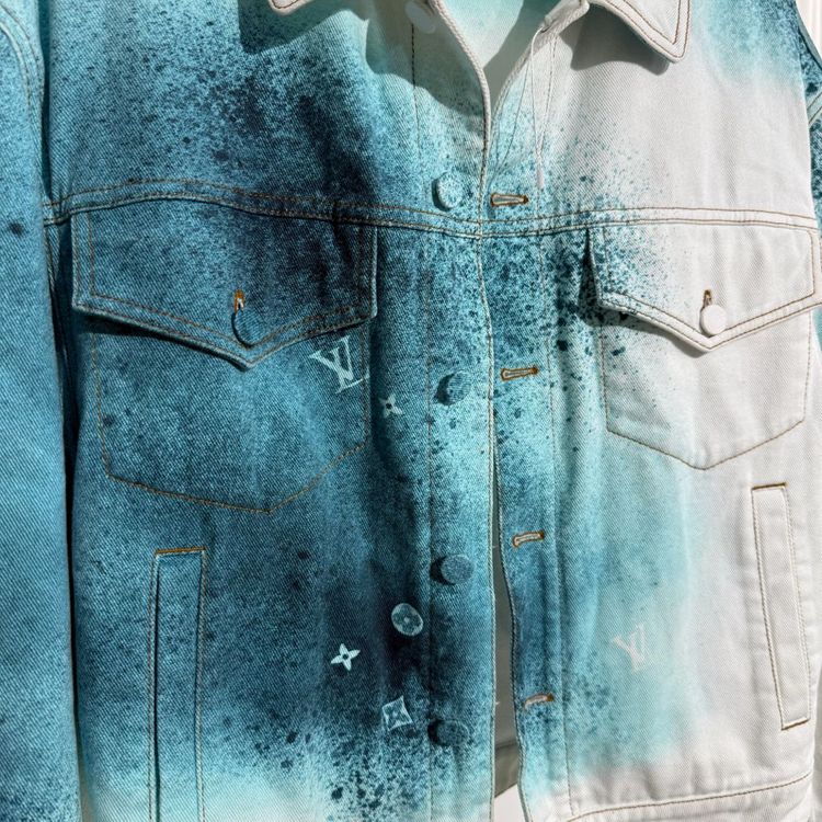 (44)루이비통 스프레이 데님 자켓--1