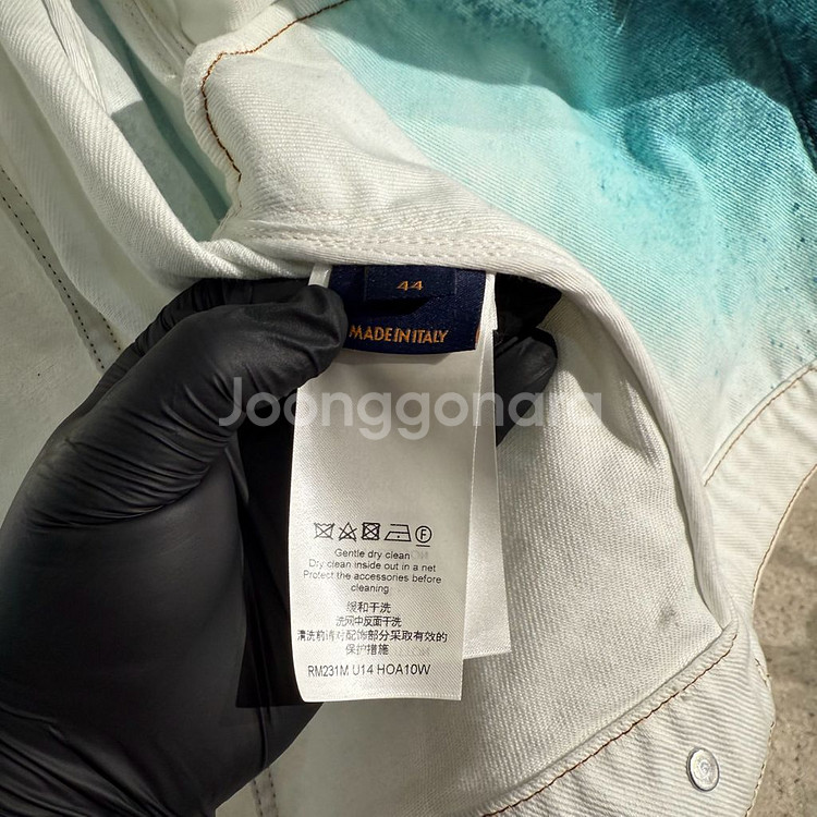 (44)루이비통 스프레이 데님 자켓--2