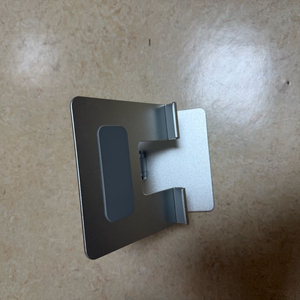 각도조절 태블릿 거치대 실버 팝니다