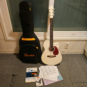 카운티스 통기타, 아이보리색 어쿠스틱기타