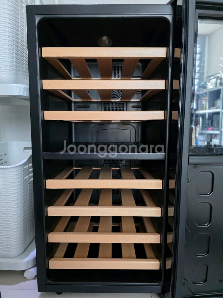 보보스 와인셀러 팝니다.(BOBOS) 32구보관가능--1