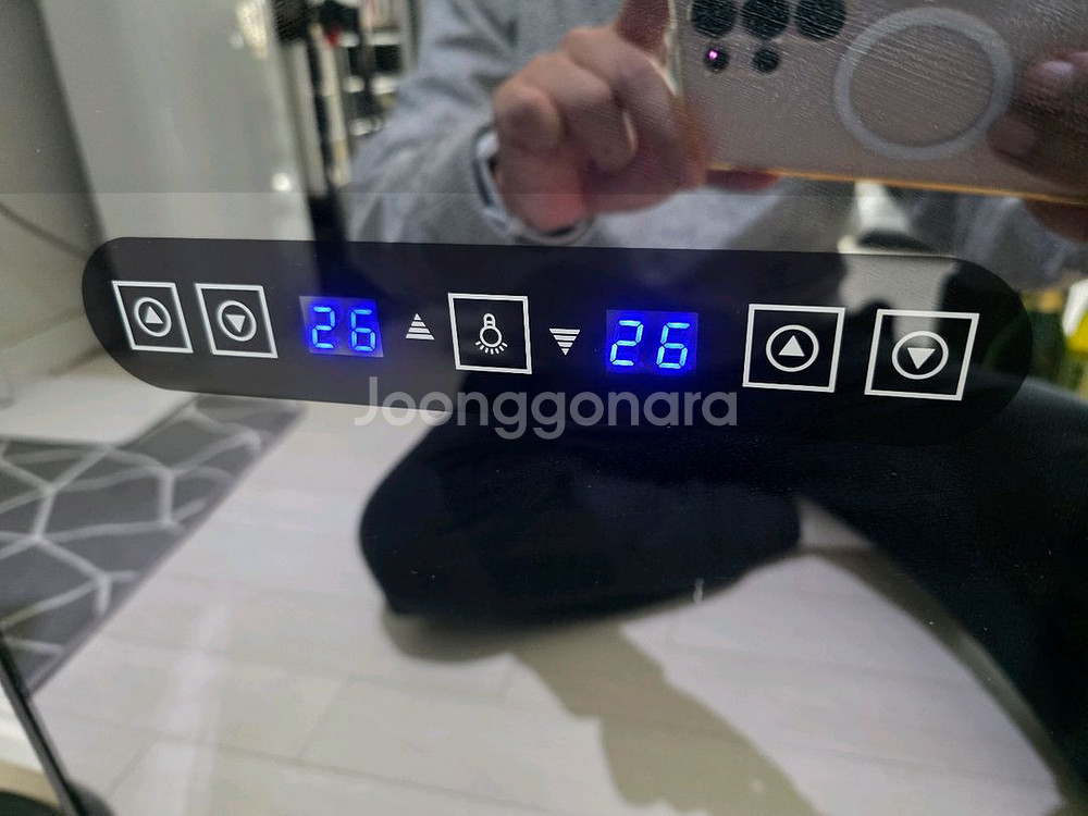 보보스 와인셀러 팝니다.(BOBOS) 32구보관가능--3