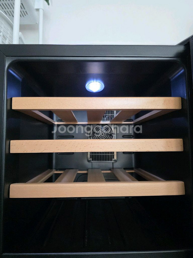 보보스 와인셀러 팝니다.(BOBOS) 32구보관가능--2