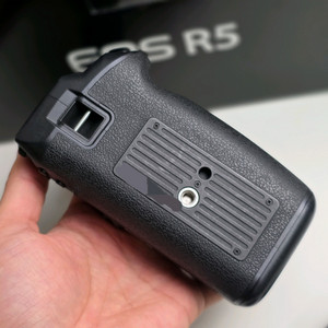 캐논 EOS R5 풀박스 + 배터리 그립 + 삼각대