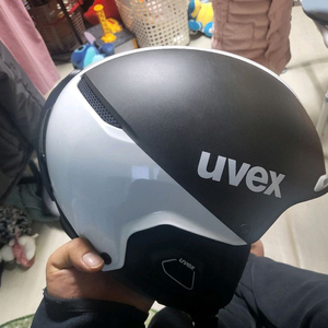 우벡스 스키헬멧, 고글 및 온요네 게임복 판매