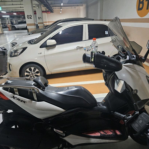 야마하 XMAX 23년식 팝니다 220만 둘중 한대만 팝니다.