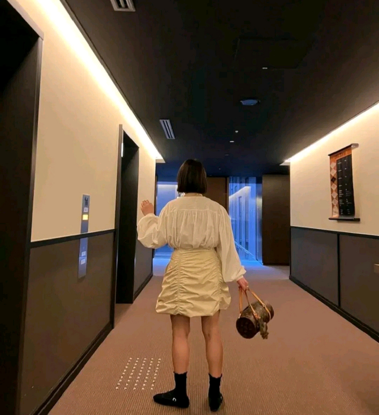 위아히얼 프릴 블라우스 - 화이트--3