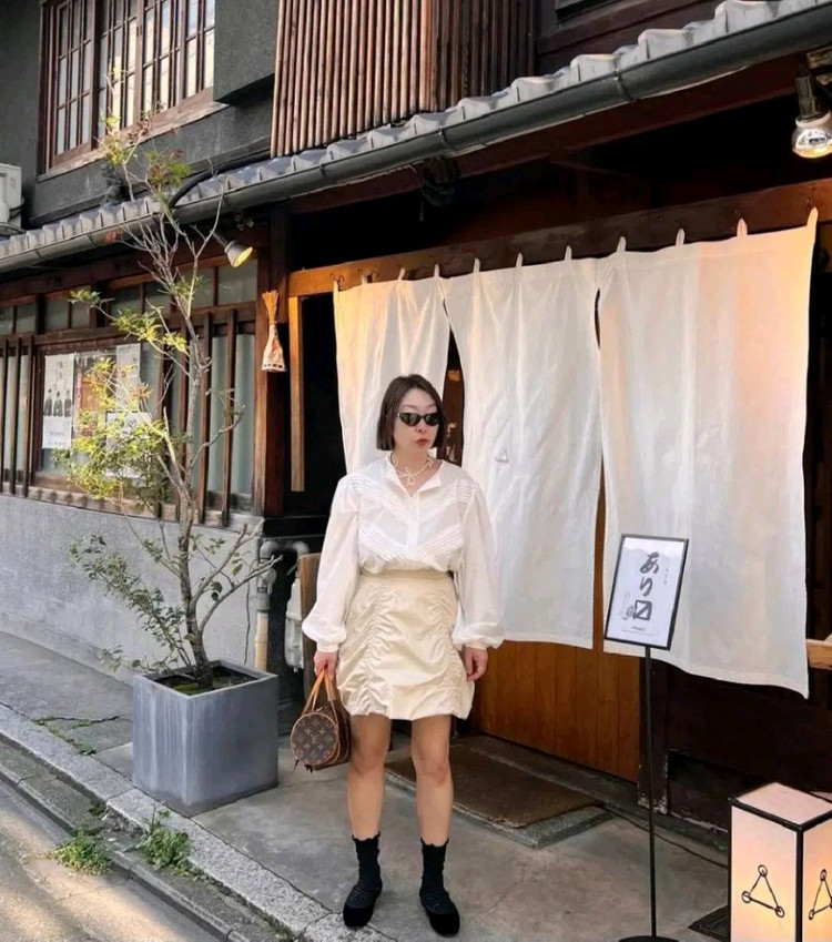 위아히얼 프릴 블라우스 - 화이트--1