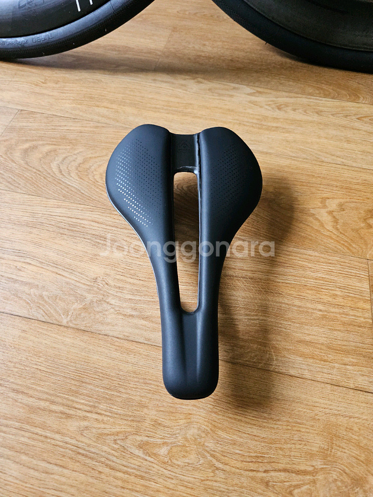 호비제우스 카본안장--1