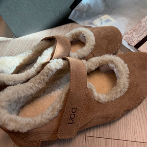 UGG 메리제인 로퍼