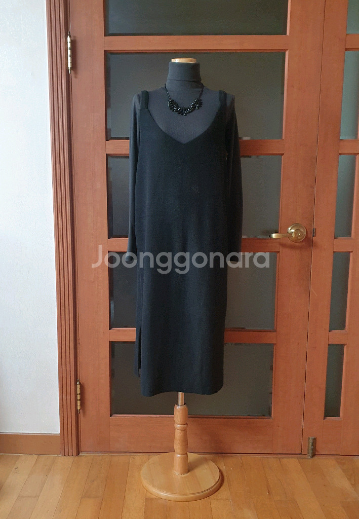 (새제품)기모니트 뷔스티에 롱원피스 블랙--4