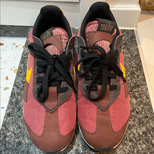 나이키 에어맥스 프리데이 버건디 265mm