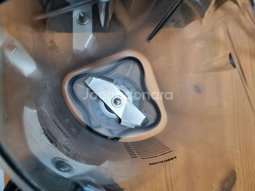 바이타믹스 콰이어트 원 블렌더--3