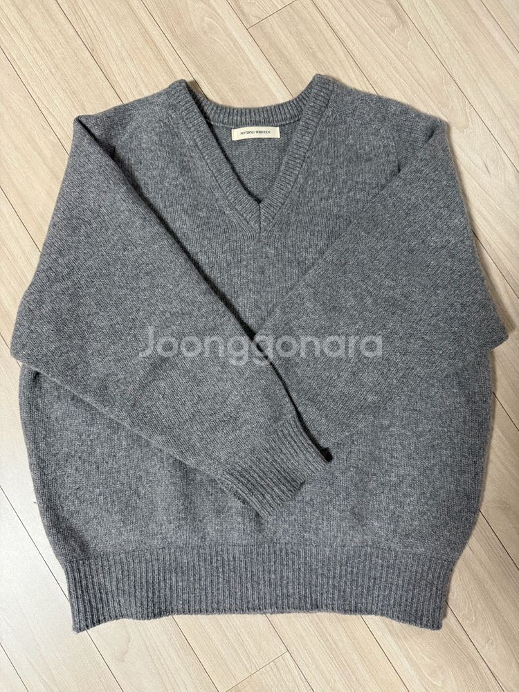 낫띵리튼 pound alpaca knit 브이넥 니트--1