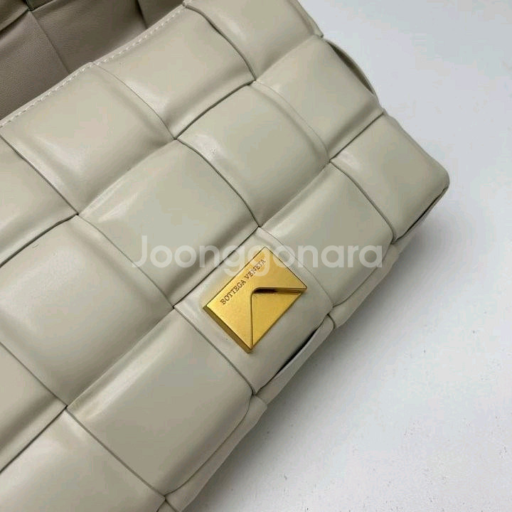 보테가 베네타 패디드 크로스백--5