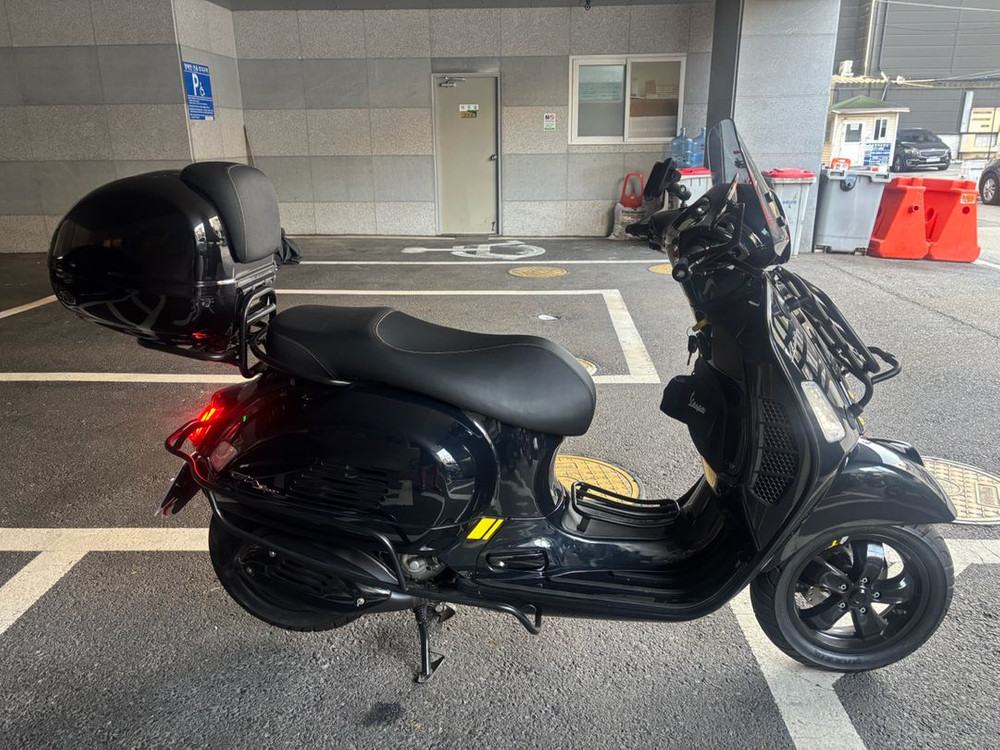 베스파 GTS 300 슈퍼테크--1