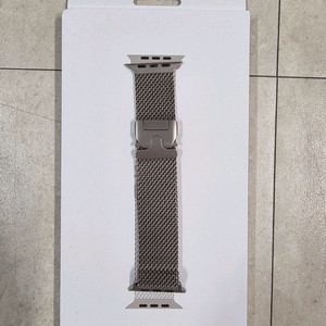 애플 밀레니즈 루프 M 티타늄 팝니다