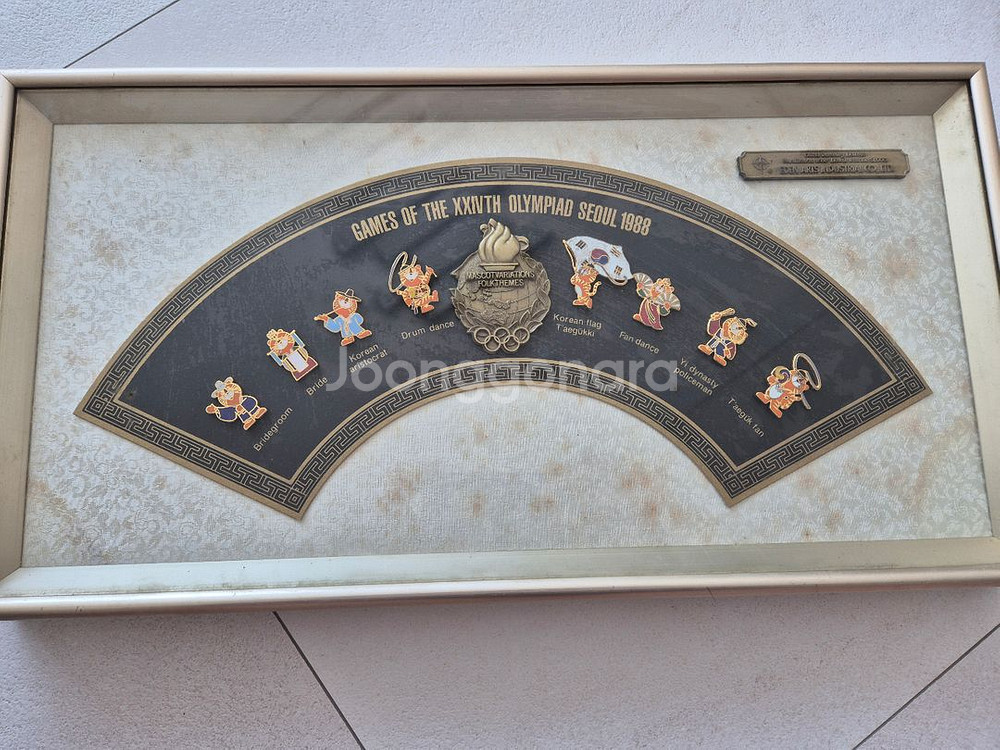 택배포함 1988년 호돌이 기념품 서울올림픽 기념 뺏지 액자 기념품 굿즈 30년가량 되었네요--0