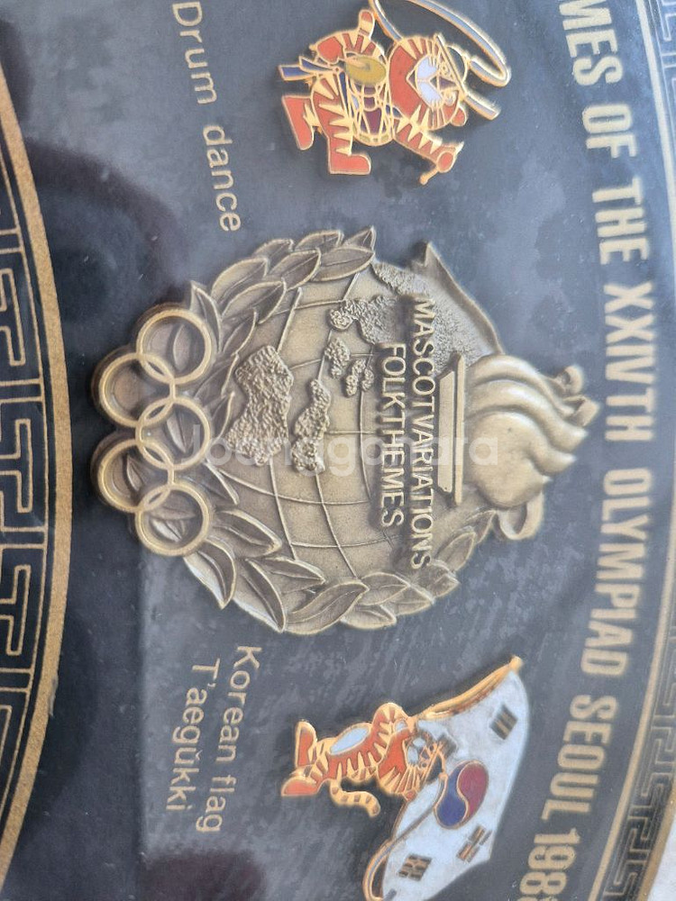 택배포함 1988년 호돌이 기념품 서울올림픽 기념 뺏지 액자 기념품 굿즈 30년가량 되었네요--3