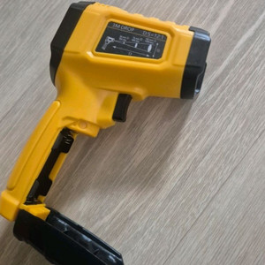 [새거]휴대용 적외선 디지털 온도측정기