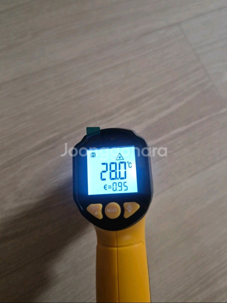 [새거]휴대용 적외선 디지털 온도측정기--1