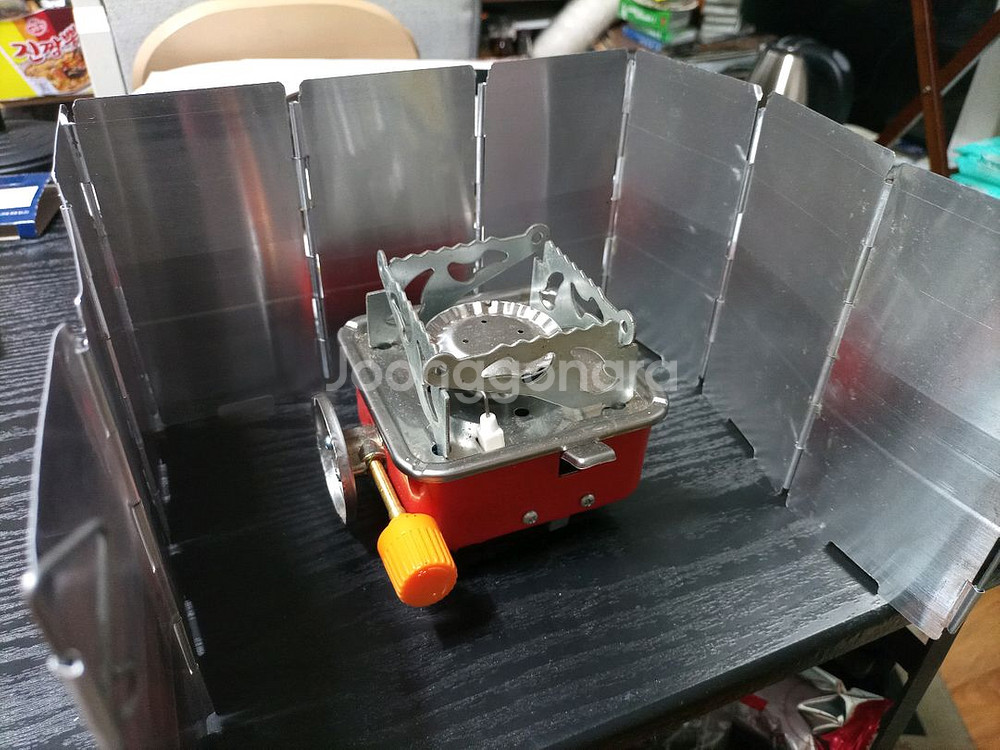 캠핑용으로 휴대용 가스 버너입니다. 9단 바람막이 포함--0