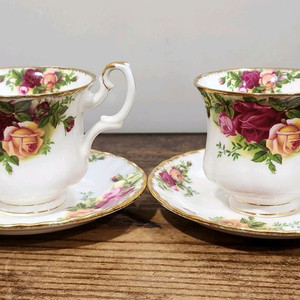 영국 로얄알버트 황실장미 커피잔 데미잔 2조.