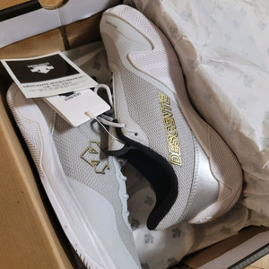 데상트 펜싱화 235미리 새제품