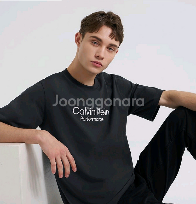 [새제품]캘빈클라인(CK) 퍼포먼스 반팔티--0