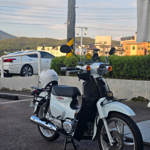 혼다 슈퍼커브 110 흰색