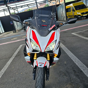 혼다 포르자 750 24년식 mmx데칼 팝니다