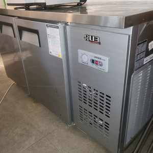 유니크 테이블 냉동고 1500 판매합니다.