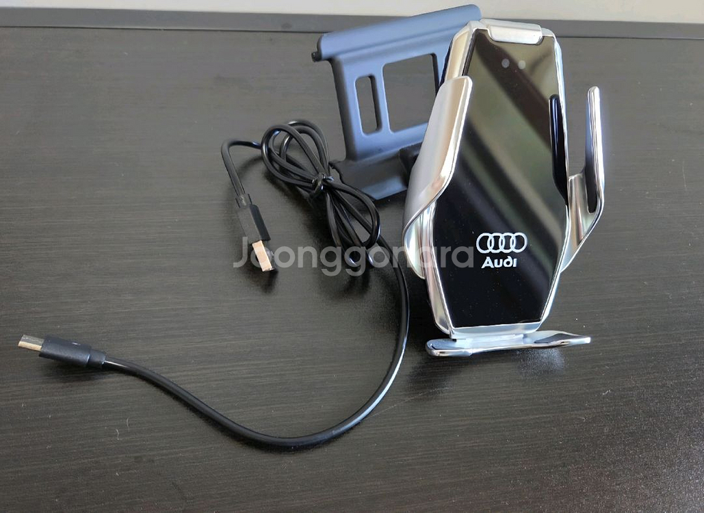 아우디Q5 차량용 스마트폰 무선 충전 거치대--1