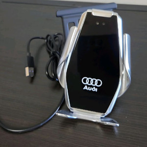 아우디Q5 차량용 스마트폰 무선 충전 거치대